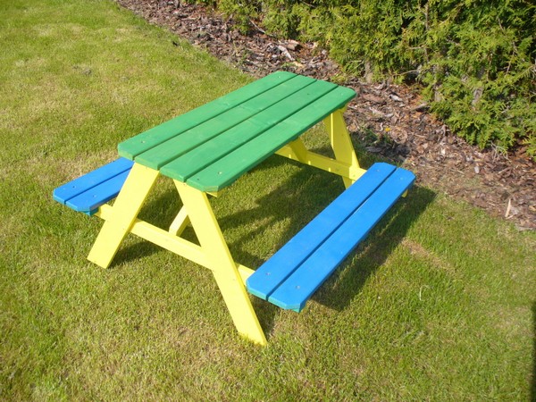 dřevěné barevné zahradní sezení pro děti
