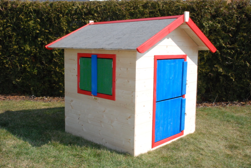 dřevěný zahradní domek pro děti s barevnými dveřmi a okenicemi