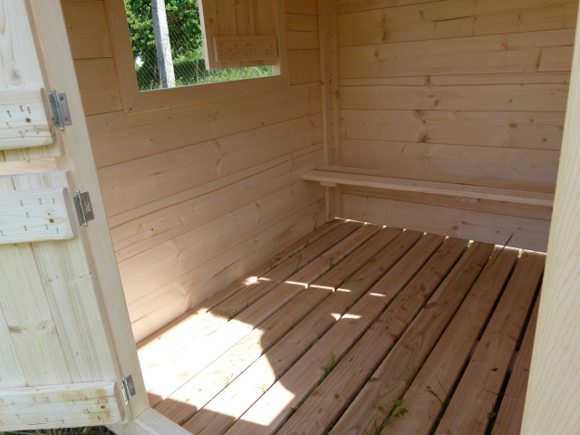 dřevěné barevné pískoviště s přídí - úložným prostorem, krytem, střechou